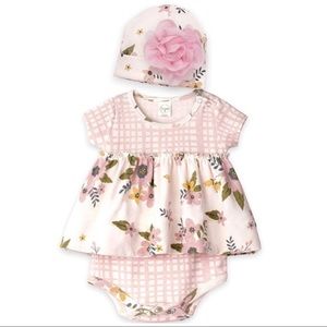 ▪️Blush Floral Skirted Bodysuit and Beanie